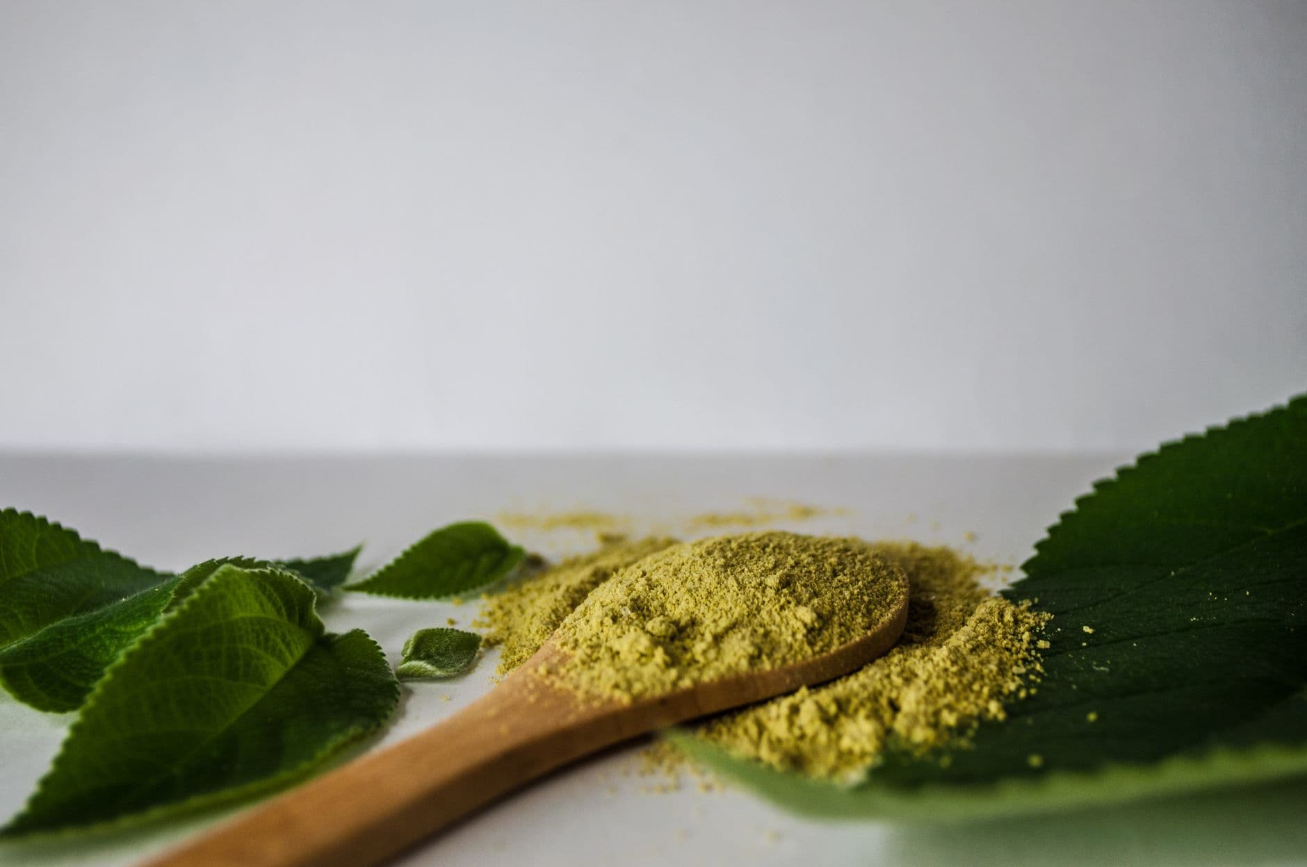 Dried ground kratom leaf powder